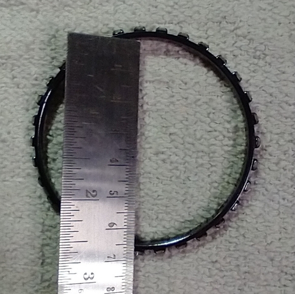 Black crystal 🔮 bangle bracelet - Picture 3 of 4